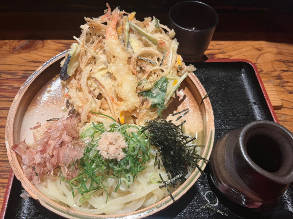 「かきあげぶっかけ」@大地のうどん 博多駅ちかてんの写真