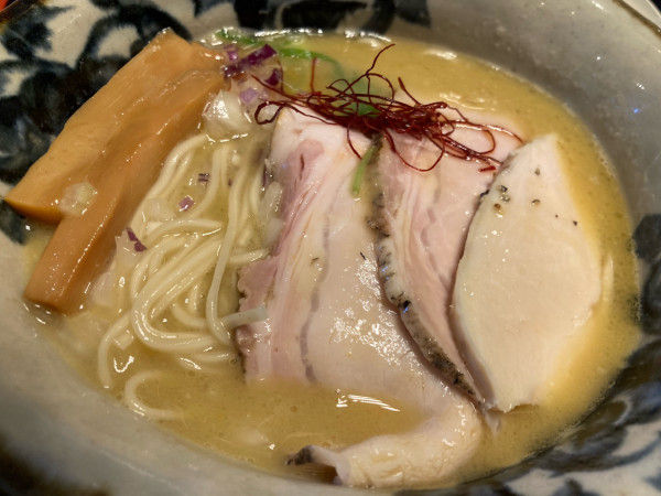 「鶏白湯らーめん+ラーメンWalker得クーポン豚バラチャーシュー」@らいおんの子の写真