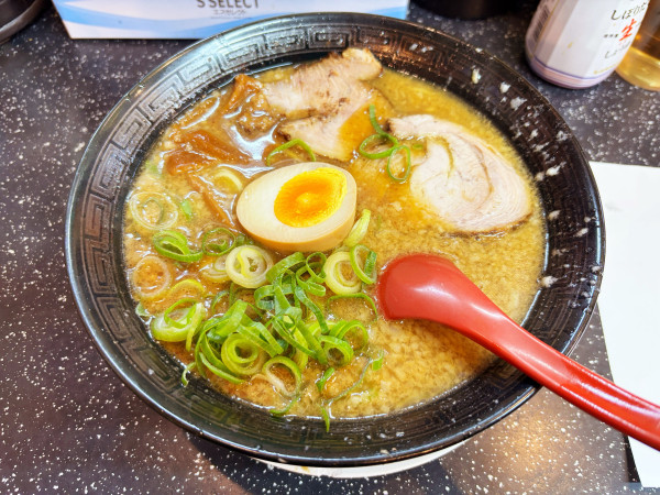 「しょうゆとんこつラーメン 890円」@京都ラーメン研究所の写真