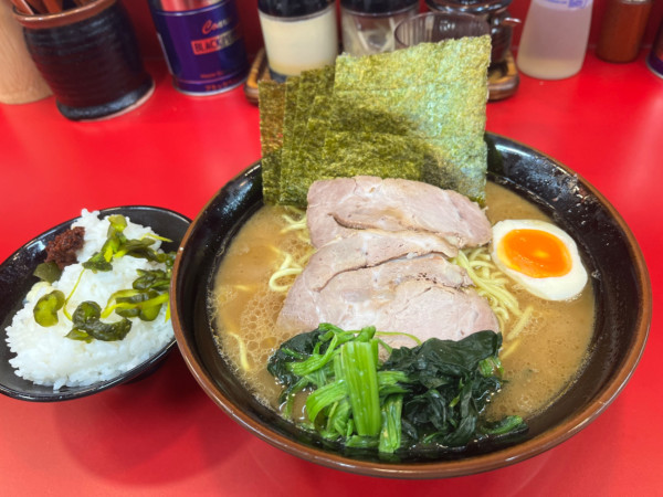 「特選ラーメン大　ライス」@横浜ラーメン 山本家の写真