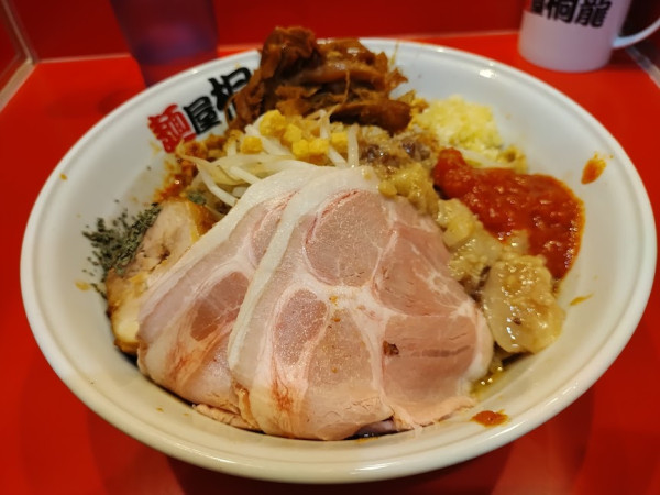 「シン　トマトまぜそば（小）1090円　＋　鶏ほぐし50円」@麺屋 桐龍の写真