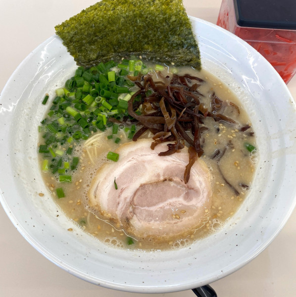 「ＳＰ豚骨塩ラーメン 880円 ※期間限定」@麺屋 志和家の写真