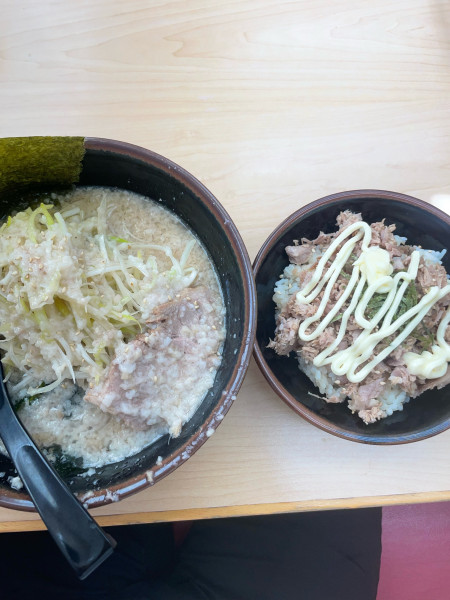 「醤油ラーメン　バリカタ濃いめギトギト　チャー丼」@ラーメン屋 セキグチの写真