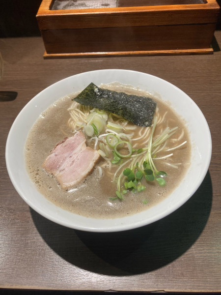 「濃厚煮干そば」@麺処 遊 蕨店の写真