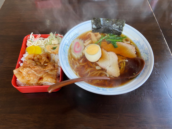 「らーめん定食(1000円)」@秀佳亭の写真
