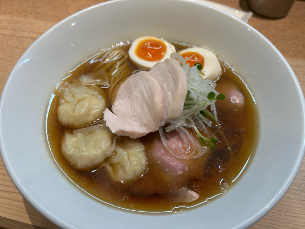 「全部のせ醤油らーめん」@セキレイ 〜NIBOSHI no D5〜の写真