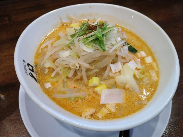 「たっぷり野菜の担々麺」@担担麺 胡 京都駅前店の写真