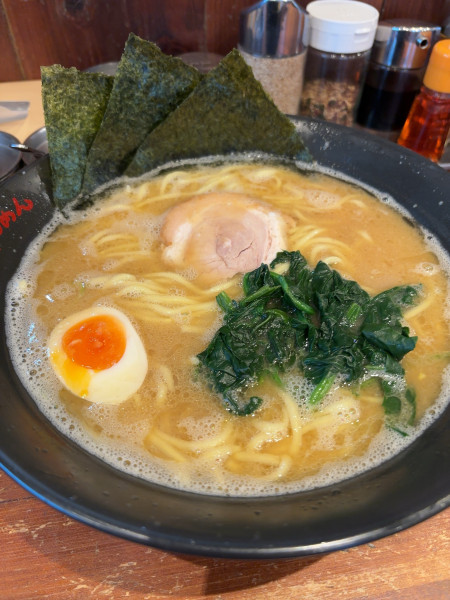 「醤油らーめん　大盛」@横浜らーめん 壱八家 ゆめが丘店の写真