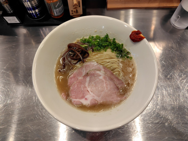 「豚骨らぁ麺1000円（限定）、替玉100円」@麺しかのの写真