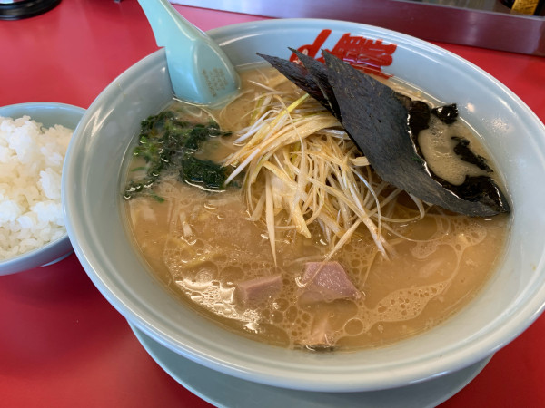 「醤油ネギラーメン（中盛）」@山岡家 越谷レイクタウン店の写真