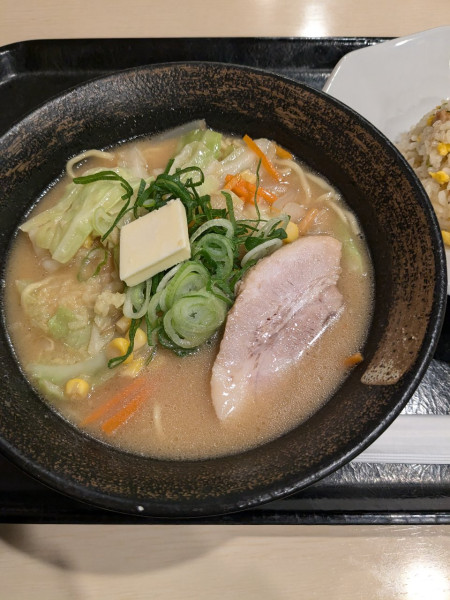 「味噌ラーメンBセット 1300円」@蔵出し味噌らーめん 真剣勝負の写真
