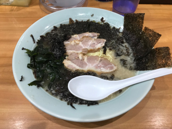 「ラーメン 並 700円 ＋ クーポン岩海苔」@ラーメン関口の写真