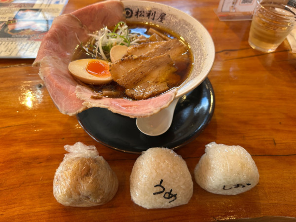「淡麗しょうゆまつり中華そば（並盛・150g）1,400円」@自家製麺 地鶏中華そば 松利屋の写真