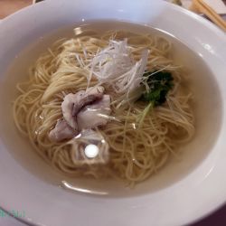 鯛がけ塩(500円)、なめろうご飯(300円)、おまかせ三貫