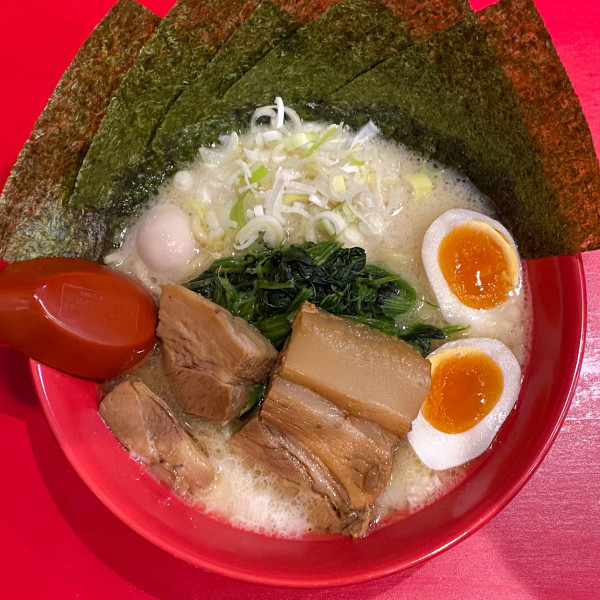 「赤盛りラーメン（塩）¥1,050」@横浜家系ラーメン赤家 江古田店の写真