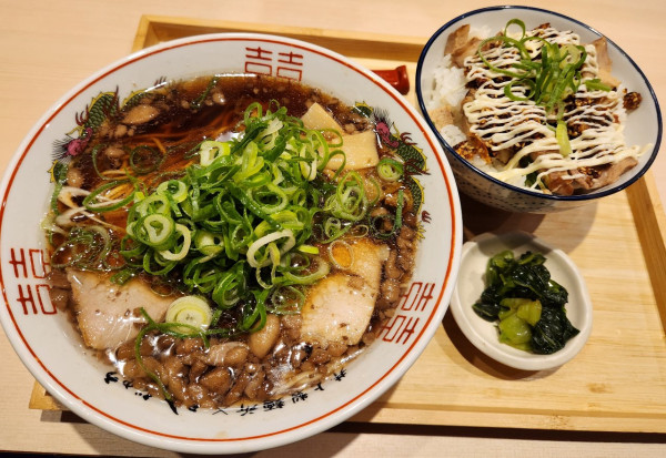 「チャーシューご飯セット+ネギマシ」@尾道ラーメン 八じゅう 蒲田本店の写真