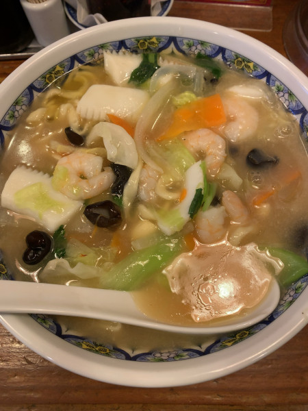 「【冬季限定】煮込み海鮮ラーメン(刀削麺)」@中国ラーメン 揚州商人 市川二俣店の写真