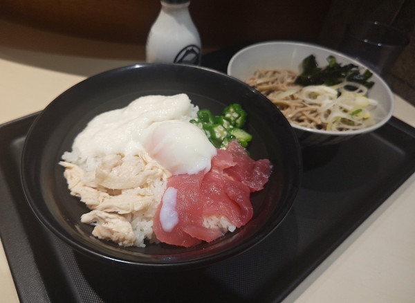 「【期間限定】マグロばくだん丼セット【店舗限定】」@名代 富士そば 日暮里店の写真