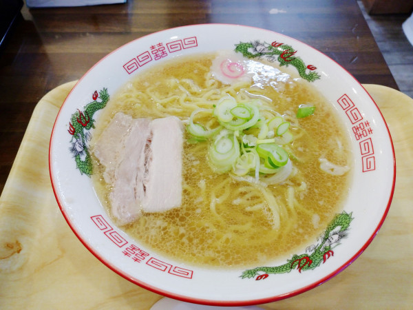 「塩ラーメン中（490円）＋ネギ（50円）」@肉中華そば 金無夢有の写真