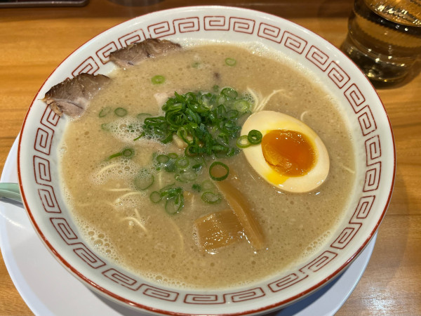 「だるまらーめん ハリガネ+替え玉バリカタ」@だるま大使 無限 武蔵新城店の写真