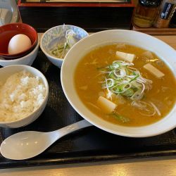 豚汁らーめんワンタンたまかけ朝食550円