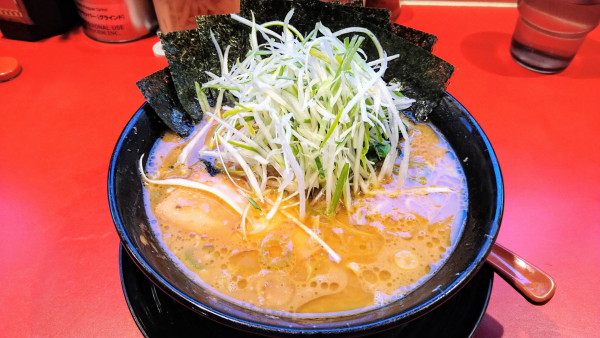 「ラーメン(麺硬め･味濃いめ)+海苔･下仁田葱」@厚木家の写真