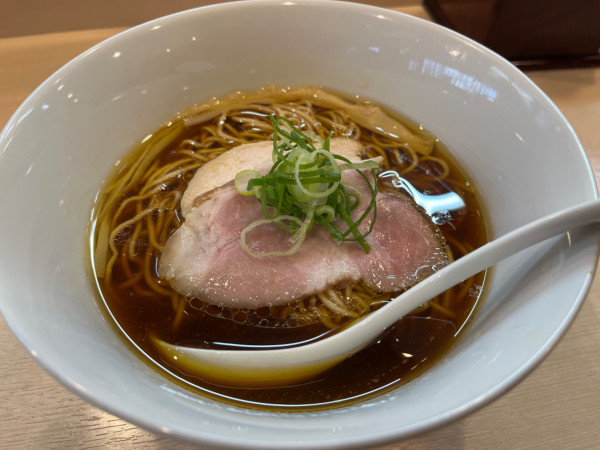 「醤油らぁめん」@らぁ麺 六花の写真
