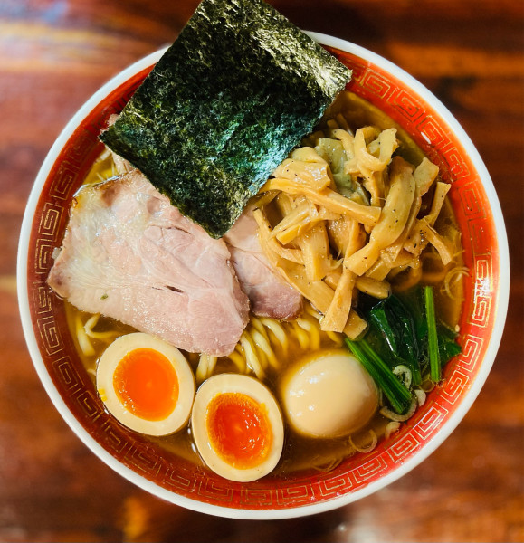 「得しょうゆ(平打)、大盛り、味玉、メンマ、ネギチャーシューごはん」@麺処 懐やの写真