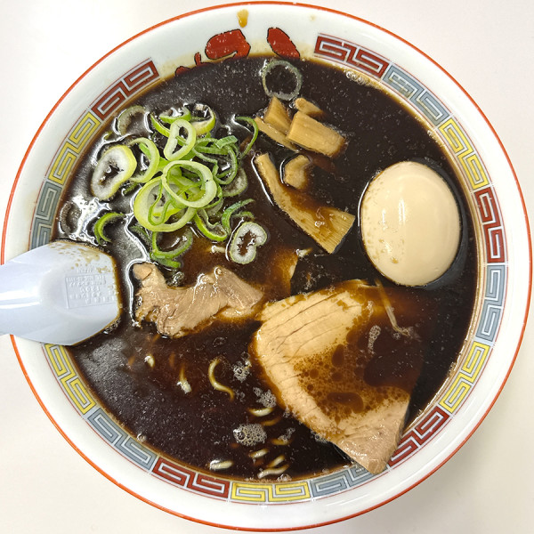 「しょうゆ 味しみたまごラーメン（濃い）」@ラーメン 蜂屋 5条創業店の写真