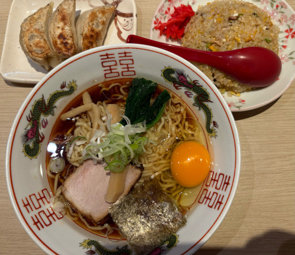 「平日限定ランチセット　特製油ラーメン＋半チャーハンセット」@珍来亭の写真
