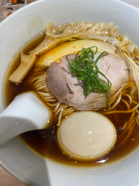 「味玉醤油らぁ麺」@らぁ麺 はやし田 新宿本店の写真
