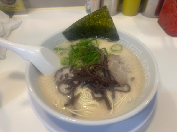 「豚骨ラーメン」@博多天神 新宿東口駅前店の写真