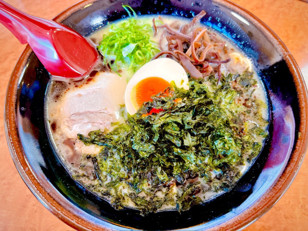 「黒とんこつ（800円）」@らーめん こぶた堂の写真