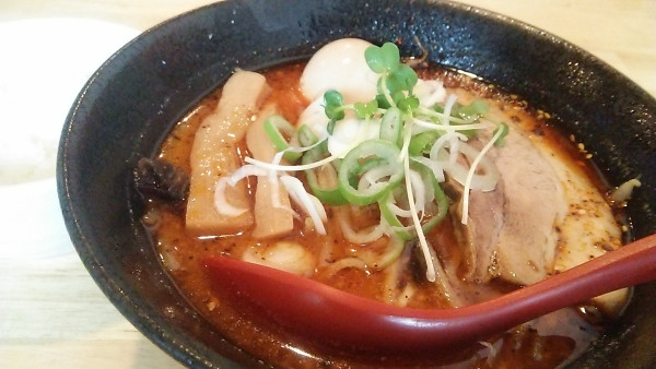 「辛みそ味玉ラーメン 1100円＋小ライス 50円」@北海道らーめん 蛍火の写真