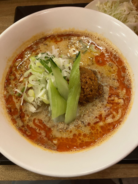 「担々麺　900円」@ぎょうざの萬代の写真