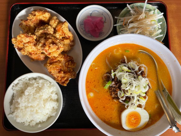 「ランチセット￥９００　坦々ラーメンに変更￥２００」@中国料理 京華の写真