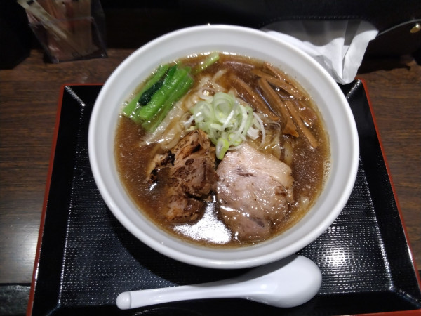 「醤油（秋刀魚出汁、手揉み麺） 950円」@ら〜麺 瑞藤の写真