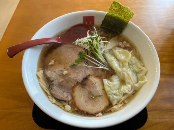 「醤油わんたん麺＋麺多め」@麺や 壱虎の写真