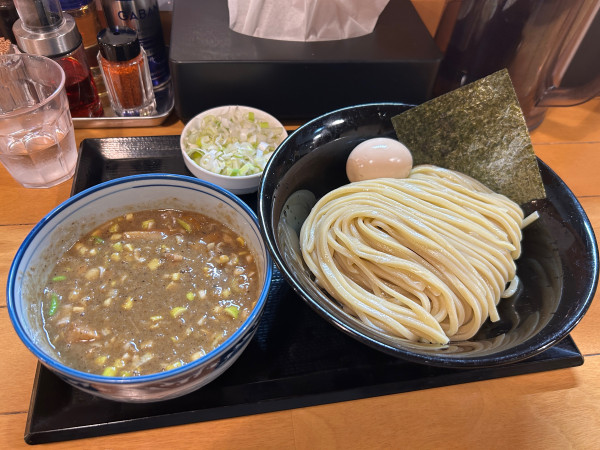 「肉つけめん　中盛　ネギ　味玉」@つけめん・らーめん 活龍 八千代店の写真