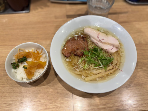 「地鳥塩らぁ麺(並130g)1100円+セルフ無料ライス」@Nakameguro Ramen すぎ田の写真