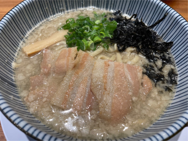 「背脂煮干しそば:1000円」@ミスターラーメンの写真