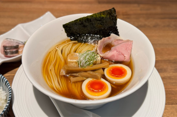 「津軽煮干し中華蕎麦（味玉入り）¥1000」@酒肴場 屯の写真