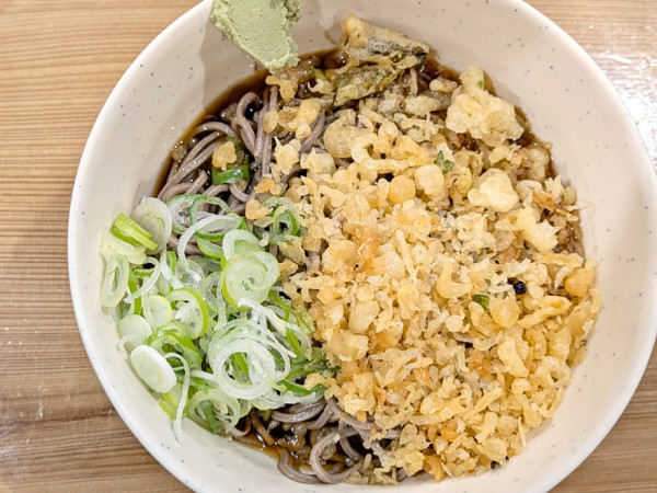 「冷やしたぬきそば」@そば処 二葉 神田駅南口店の写真