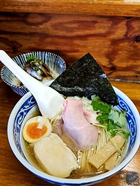 「煮干しそば白醤油930円といわし丼510円」@中華そば よしかわの写真