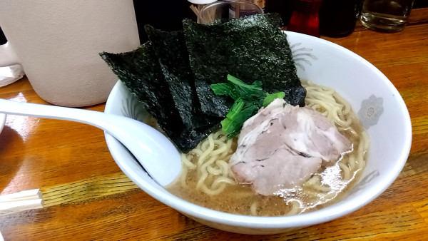 「ラーメン（７００円）」@横浜ラーメン厨房 うえむらやの写真
