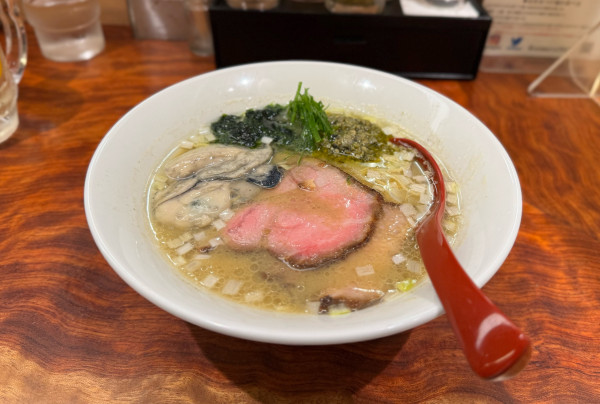 「【試作】牡蠣そば（味噌）¥1400、牡蠣コンフィ¥200」@三馬路 東京店の写真