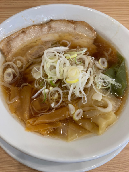 「にんにく醤油生わんたん¥980」@生わんたんらぁめん専門店 赤黄緑 関大前店の写真