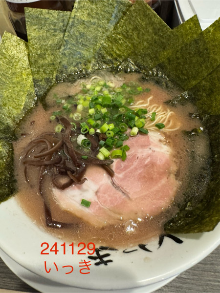 「ラーメン＋のり＋替玉×2」@博多長浜らーめん いっきの写真