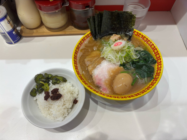 「上ラーメン中盛（1300）」@ラーメン 三浦家の写真