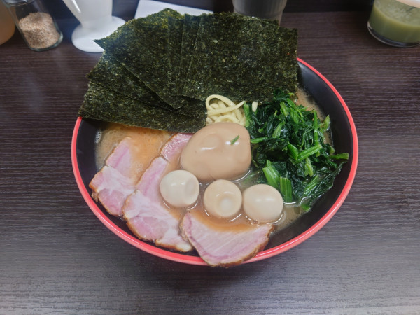 「勝鬨家ラーメン中盛」@横濱家系ラーメン 勝鬨家の写真